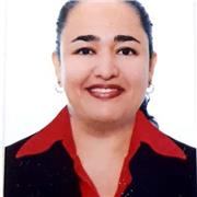 Trabajadora social ofrece sus servicios para apoyar materias relacionadas con el área de las humanidades y ciencias sociales